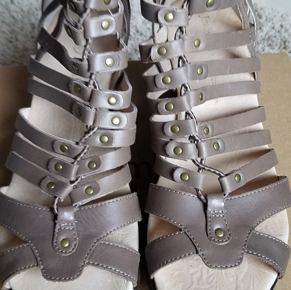 Sandals - Picture 2 of 5